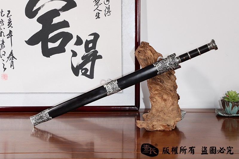 经典回纹瓦面汉剑 查长伟作品